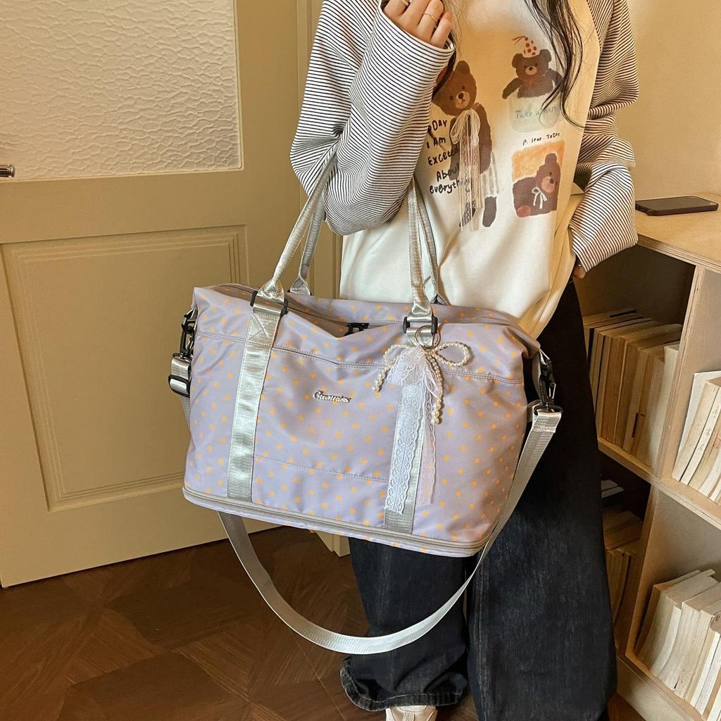 Women's Portable Travel Bag: Lightweight, Large Capacity, Ideal for Short Trips and as Carry-On Luggage.