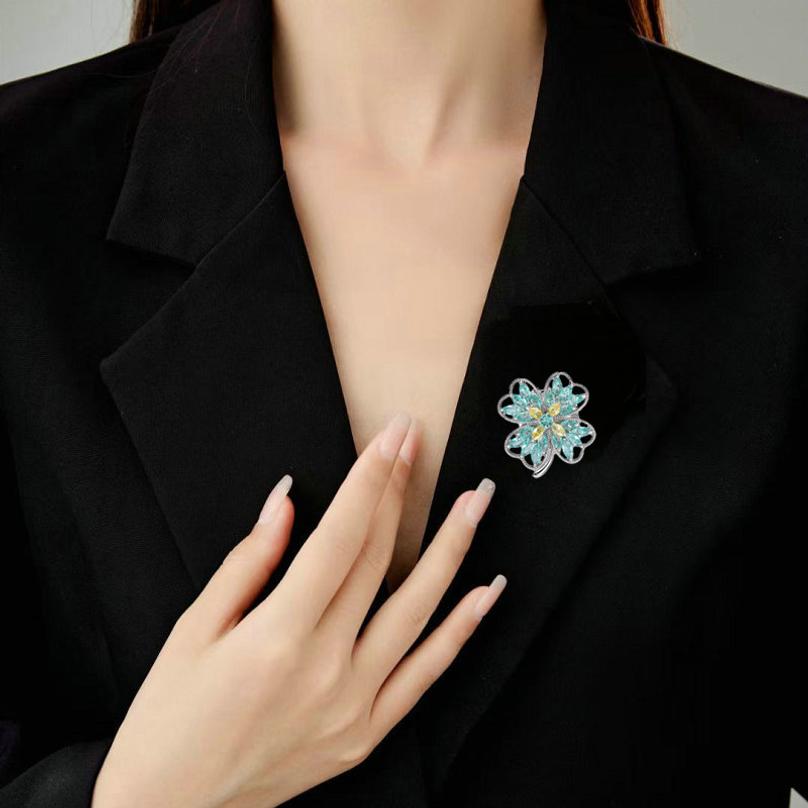 Exquisite Korean-style Zircon Flower Brooch with Magnetic Clasp, Small Collar Pin, Cardigan, Anti-exposure Collar, Suit Pin