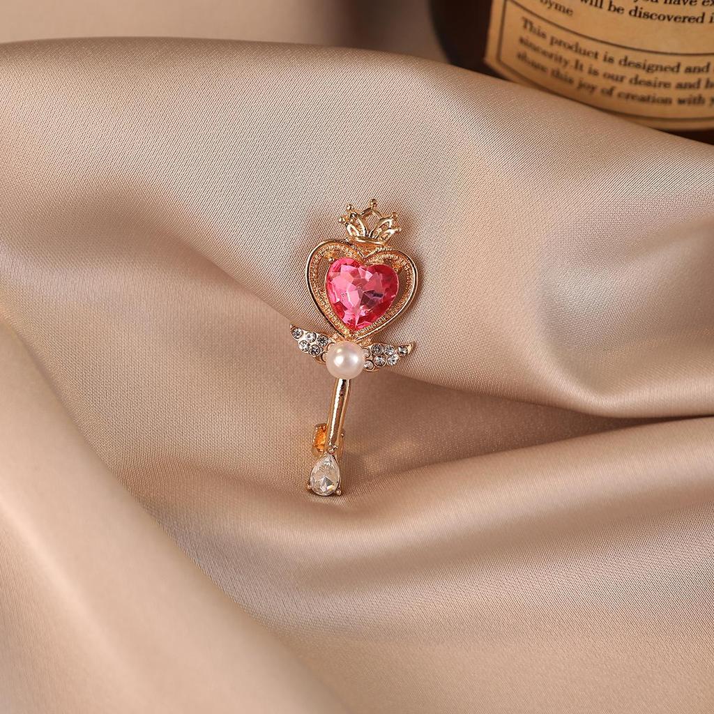 Ruyi Pipa Brooch: Elegant Classic Pearl Pin for Women’s Cheongsam