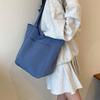 Casual Tote Bag New One-shoulder Crossbody Handbag for Women with Large Capacity Literary and Artistic Students Simple Personality and Beautiful Bag