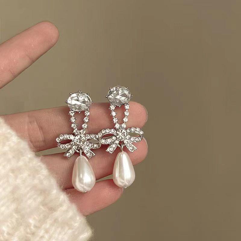 

2024 Серебряные серьги-пусеты с жемчугом в виде бабочек: Легкий роскошный французский дизайн для женщин 925 Silver