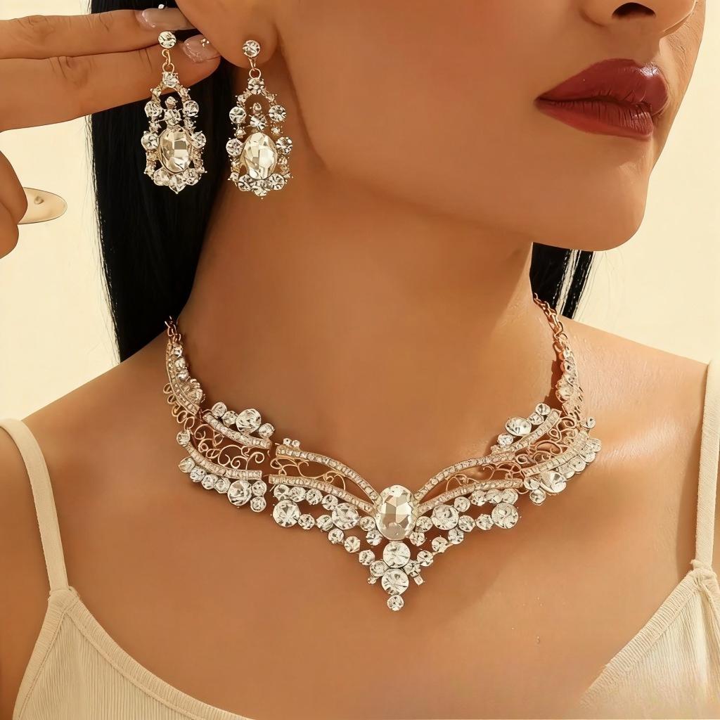 Vintage Alloy Necklace Earrings Set Shiny Crystal Exaggerated Design Premium Clavicle Chain Women