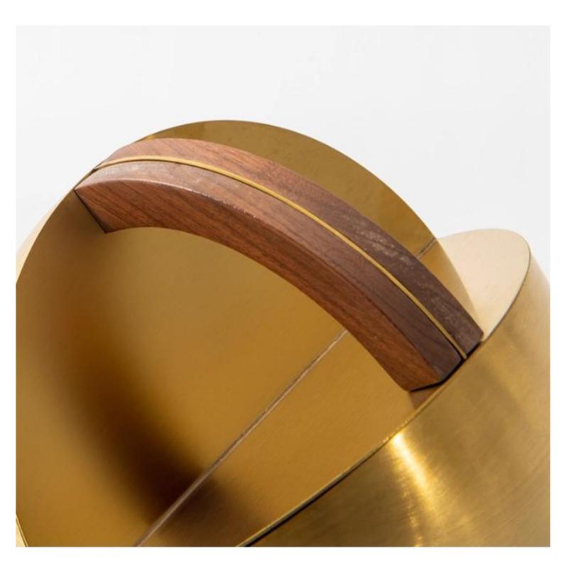 Metallhandwerk Ein kreisförmiges geometrisches Metallkugel-Ornament Halbkreisförmiger Griff Metallfigur Heimdekorationszubehör