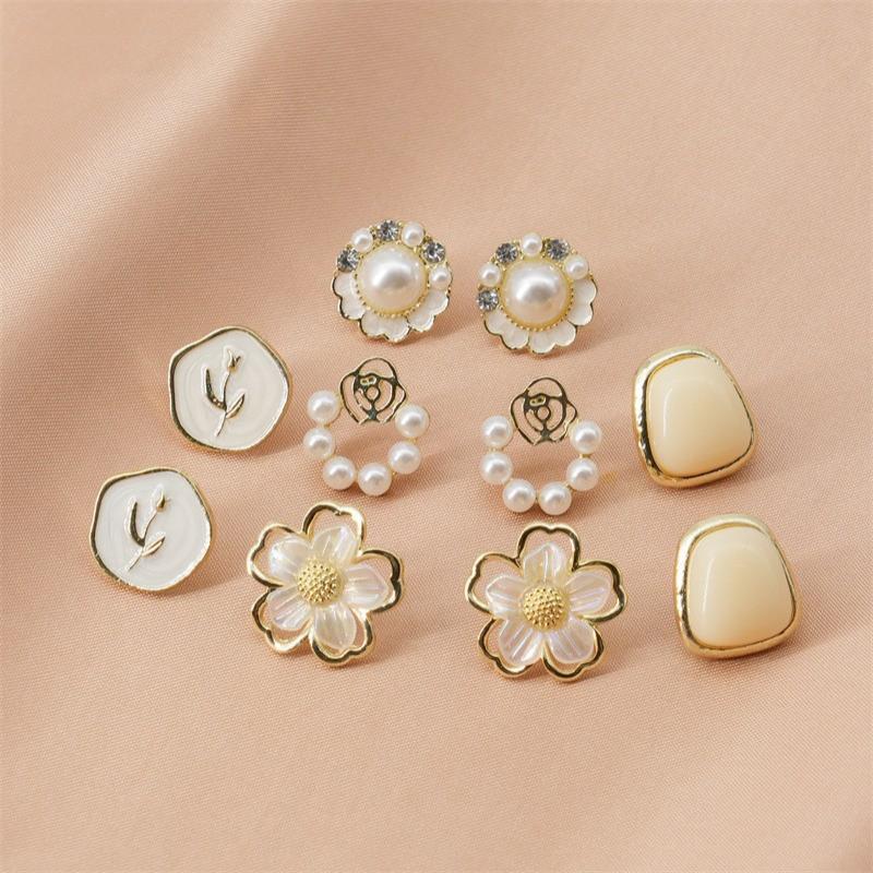 Geometric Pearl Ear Nail Set for Women Vintage Minimalist Lightweight Earrings for Daily Office Party Wear