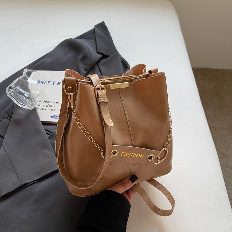 New Retro Bucket Bag Fashionable Foreign Texture Small Bag Women's 2025 Spring Niche Design Commuter Messenger Bag