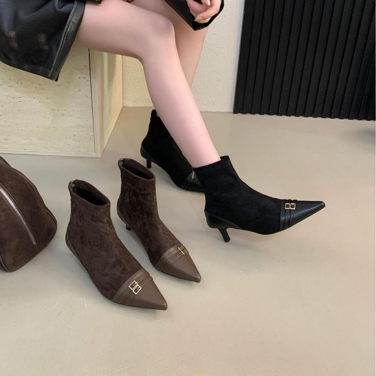 

2025 новые замшевые ботильоны-стилет с острым носком и задней молнией, с низким голенищем, облегающие, Мартин, женские короткие ботинки 39 кофейный