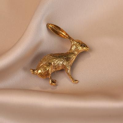 Fashionable, Unique and Retro Brooch Individual and Elegant Anti-glare Pin Secure and Elegant Clothes Overcoats Suits and Accessories