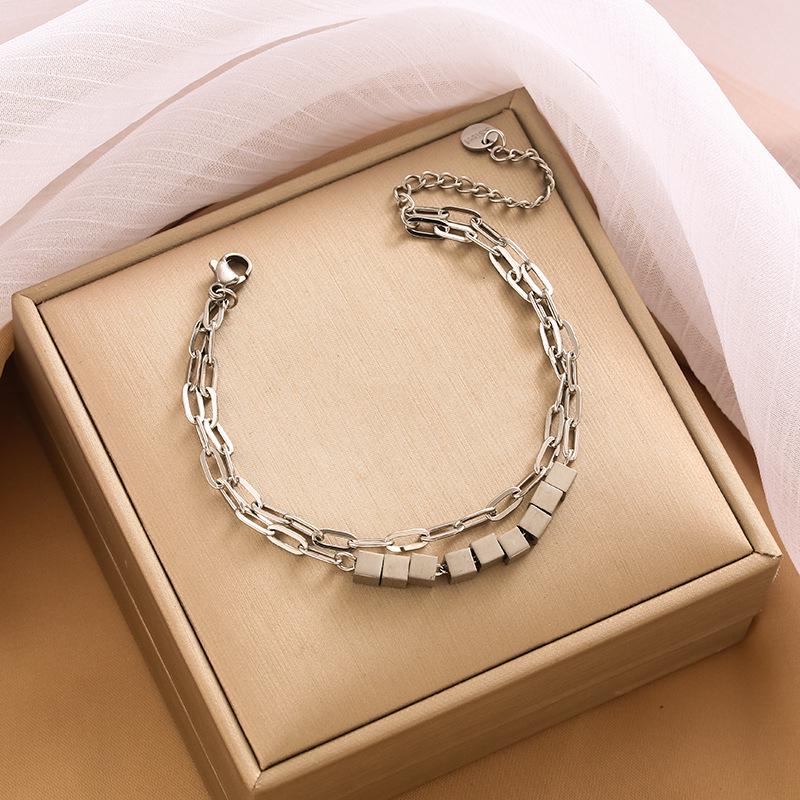 High-End Titanium Steel Four-Leaf Clover Bracelet with Shell Pendant – Durable, Fade-Resistant Design