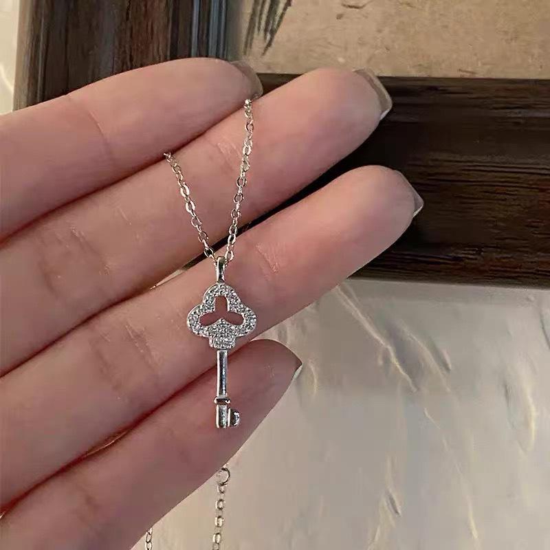 S925 Sterling Silver Sparkling Diamond Key Necklace - Women's Niche Design Clavicle Chain