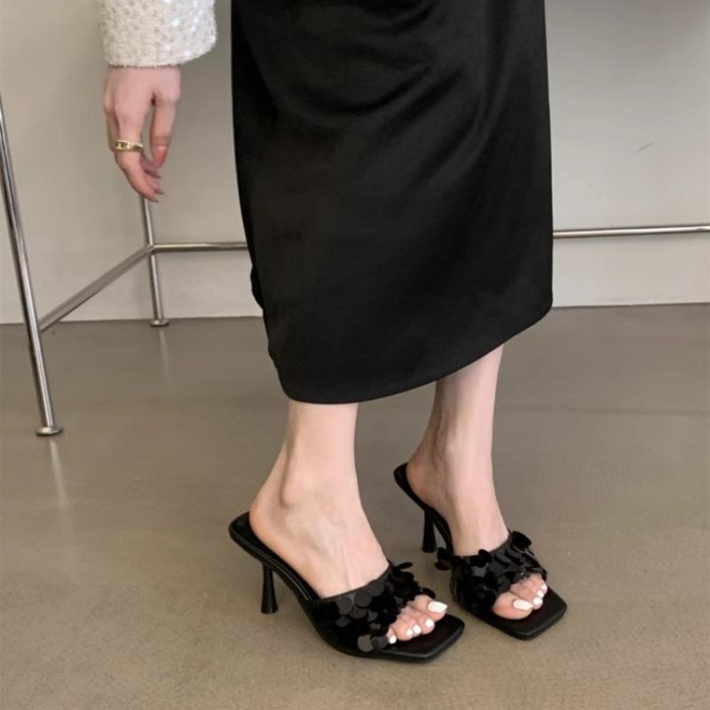

Мода 2025 Лето Новинка Нишевые Высококлассные Крутые Шлепанцы Уличная Обувь Тонкий Каблук Блестящие Босоножки на Высоком Каблуке Женская Обувь 35 чёрный
