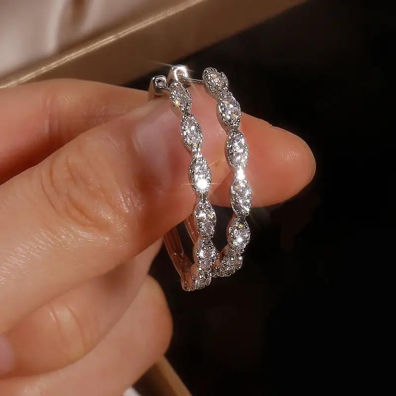 Huitan Attraktive Store Creoler for Kvinner Bling Bling Cubic Zirconia Trendy Øretilbehør Grasiøse Bryllupsfest Smykker