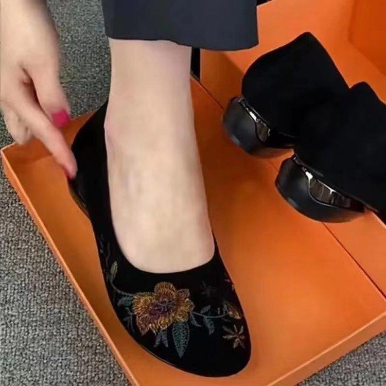 

Тканевые туфли женские весенние модные универсальные туфли круглый носок удобные дышащие на одной педали плоский каблук 41 чёрный