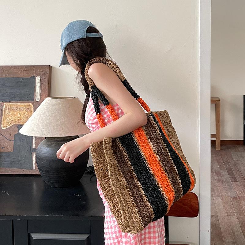 Handgemachte Stroh gewebte Handtaschen für Frauen Seaside Beach Bag Neue Griff Bucket Bag