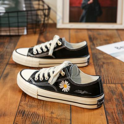 Small Daisy Low-top Canvas Shoes Female Student Korean Version 1970s Retro Versatile Women's Shoes GD Same Ins Board Shoes Chaozi