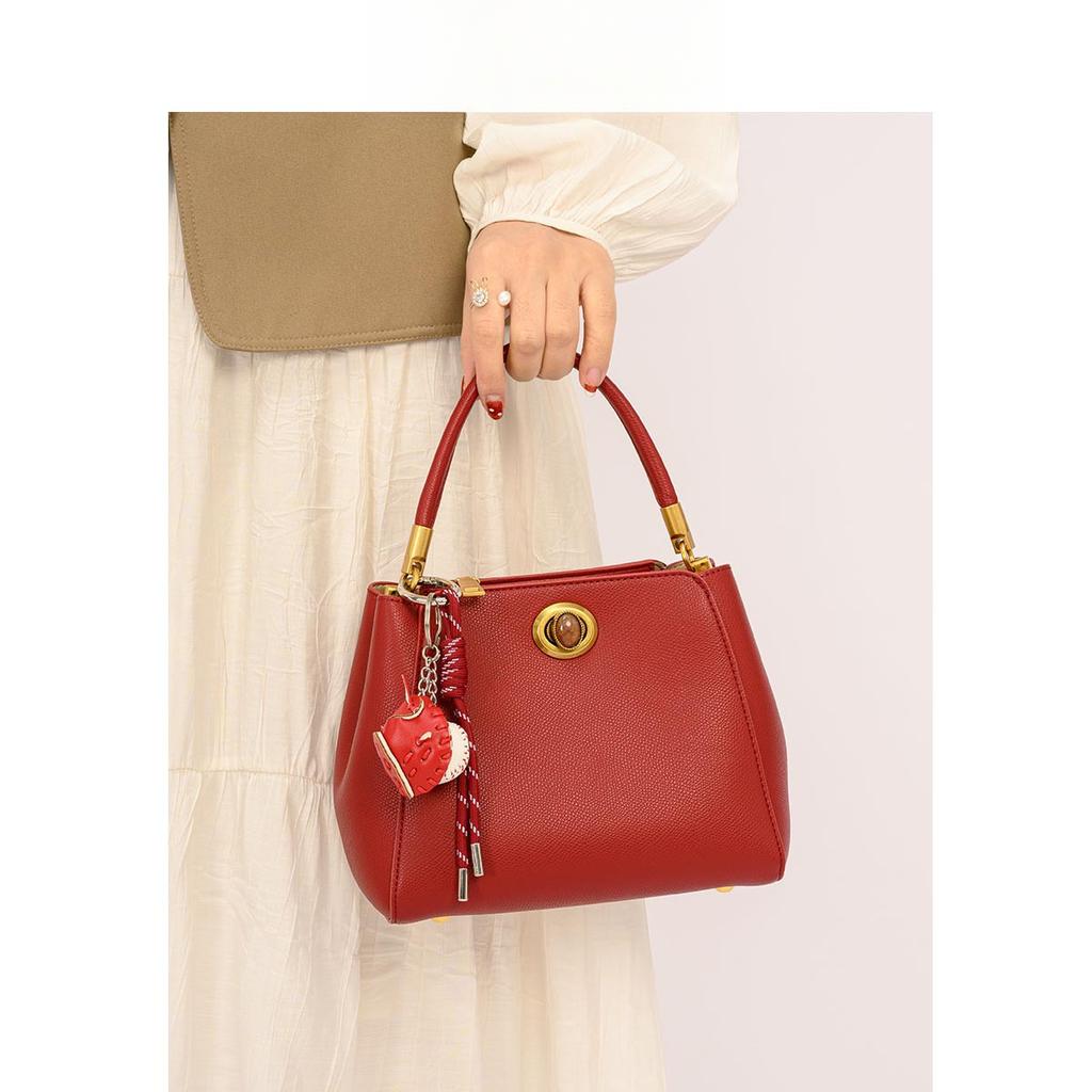 This Red Leather Bag Is A Niche Wedding Bag for Brides, A Hand-held Bucket Bag, and Is Versatile for Commuting. It Can Be Worn Diagonally