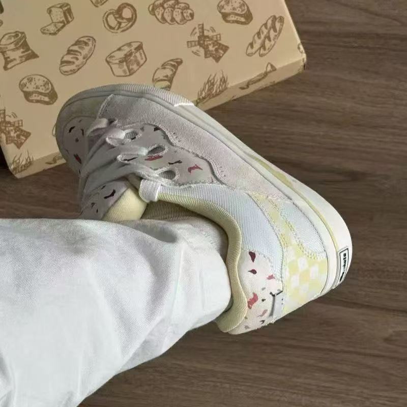 Original cranberry white clever color scheme cold sticky bread shoes ins niche skateboard shoes high value casual shoes
