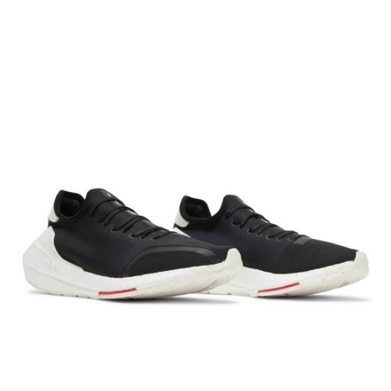 

adidas UltraBoost 21 Black White H67476 EU 37 красный/чёрный