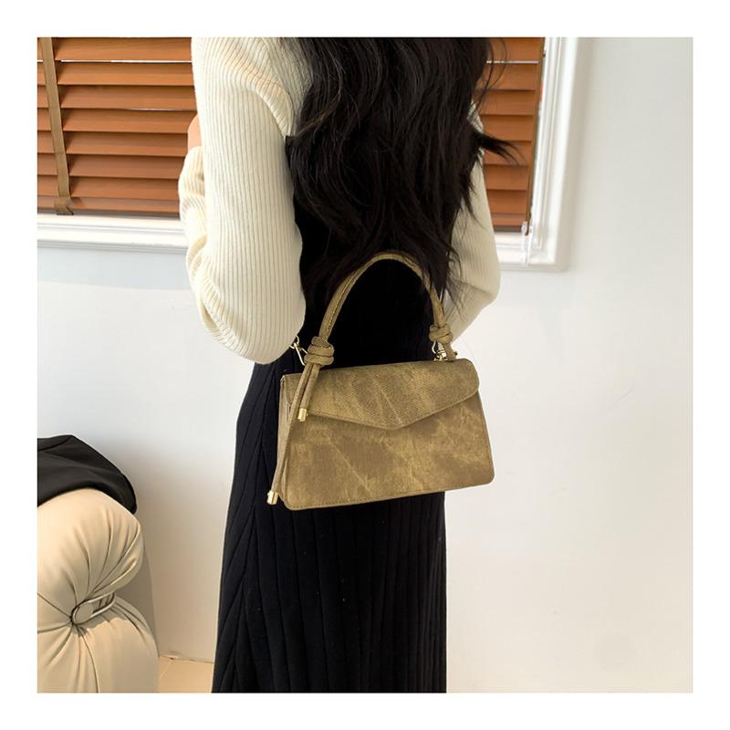 Women's Faux Leather Square Shoulder Bag Minimalist Solid Color Crossbody Purse Magnetic Snap Closure Chain Bag