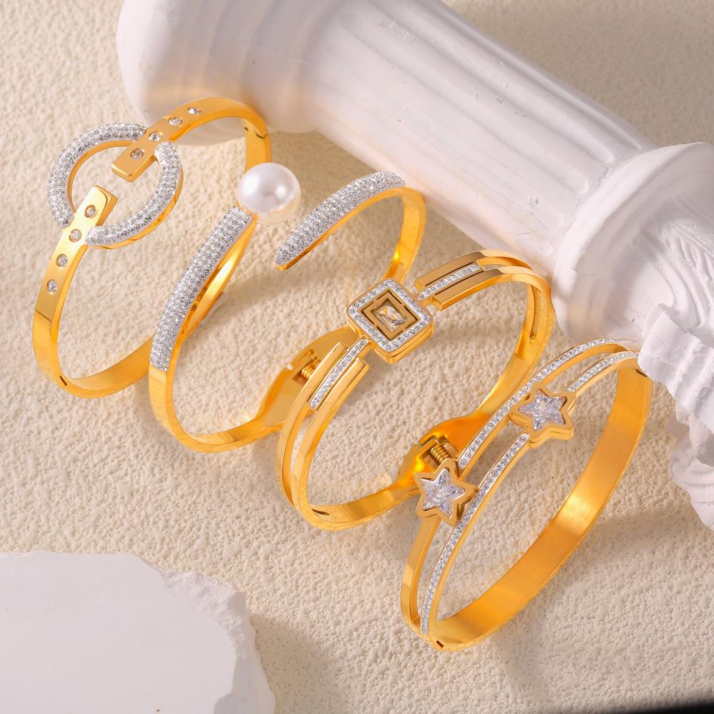Geometric Rhinestone Inlaid Gold-Plated Titanium Bracelet - Stylish, Light Luxury, Versatile Design