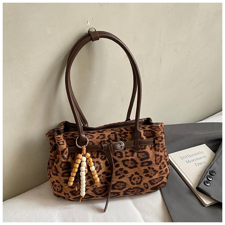 

Retro Lazy Wind Underarm Bag Women s 2025 New Large Capacity Suede Tote Bag Simple Shoulder Commuter Bag No pendant