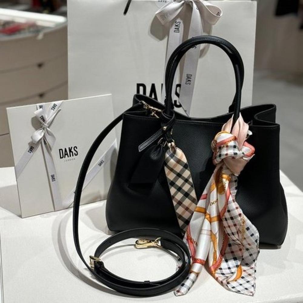 

Daks Black Check Colorblock Tote Bag Pink Silk Scarf Dcba4e122bk Dcsc4e142p2 Single option