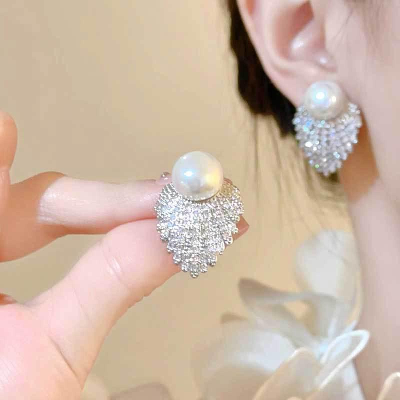 Koreanischer Stil Nicht-Piercing Ohrclip mit langem Quaste, Perlmutt Schmetterlings Design für Damen - High-End, Coole Mode.