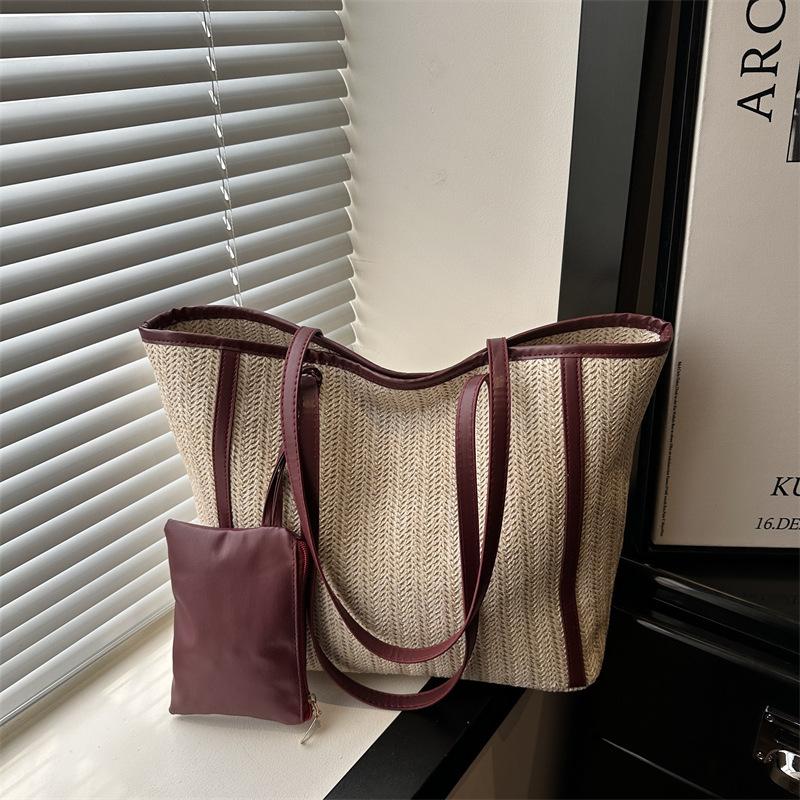 Fashionable Casual Single-shoulder Niche Design with High-quality and Trendy Minimalist Tote Bag