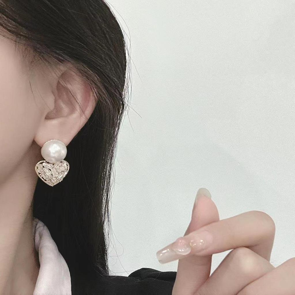 Elegant Zircon Pearl Earrings: French Retro Light Luxury Studs 2024 Edition