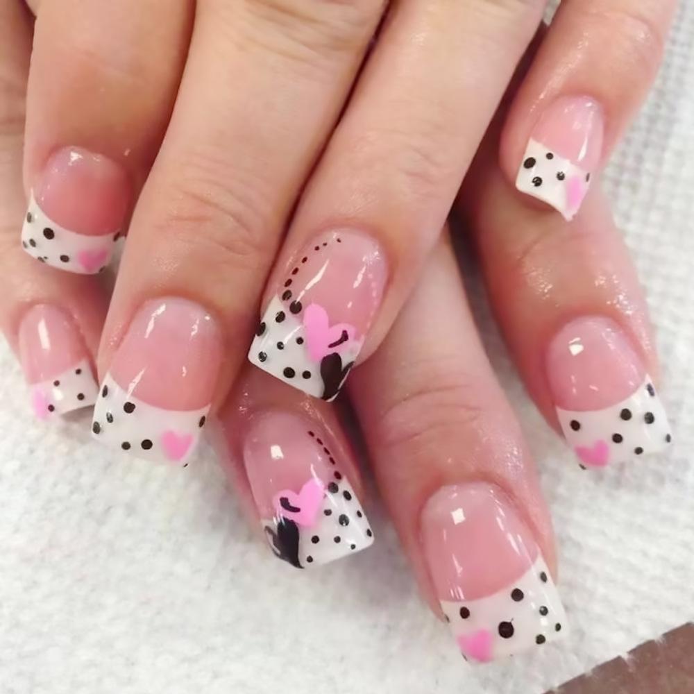 24Pcs Nude Short Square Press On Nails White Heart Print Valentine Full Cover False Nail Tips