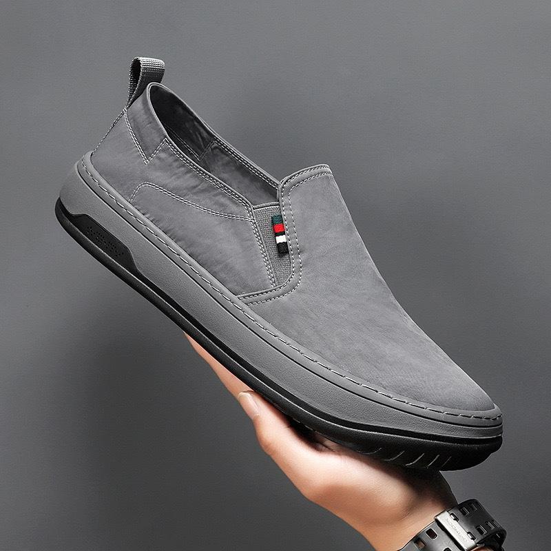 Fashion Summer Sneakers Men Ice Silk Cloth Canvas Shoes for Men Trend Breathable Walking Shoes Comfortable Slip On Flat Shoes Male 2024
