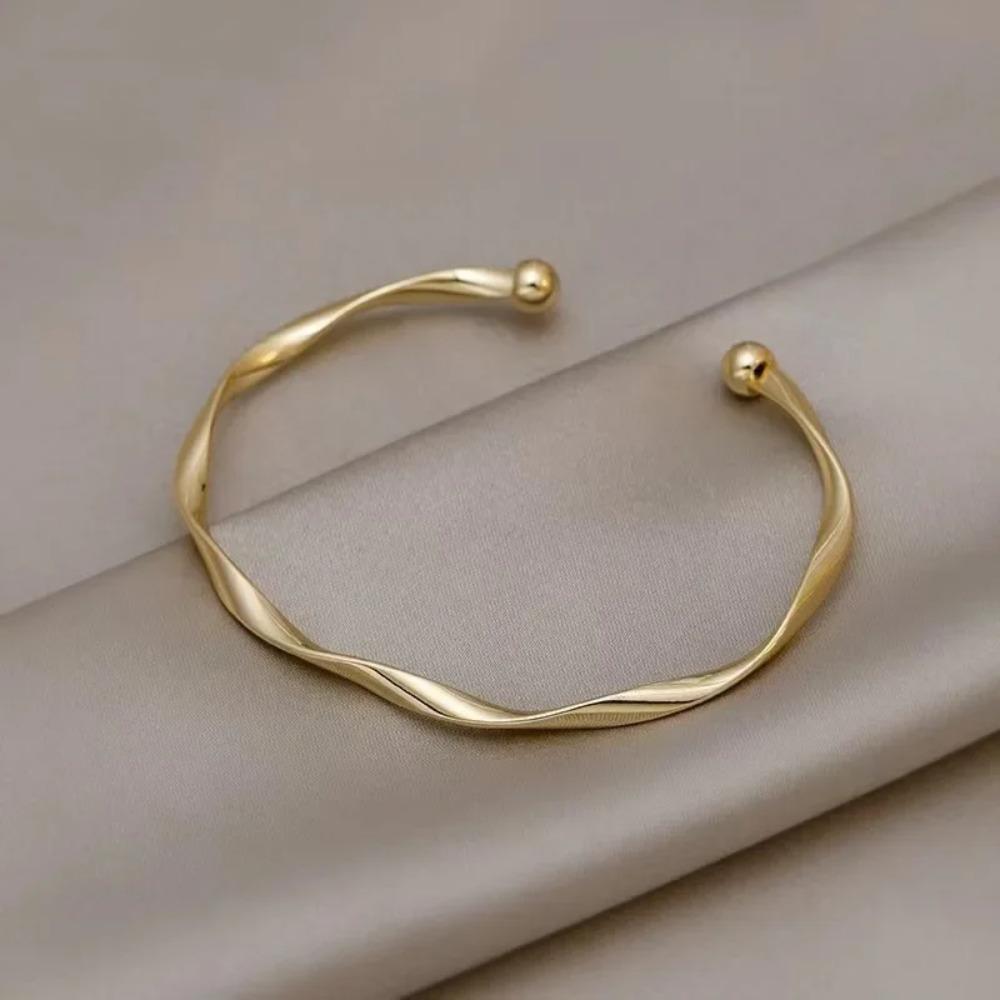 Silver Color Twisted Wave Bracelets Bangles For Women Hand Jewelry New Fashion Cuff Bangles Girl Simple Accessories Pulseras