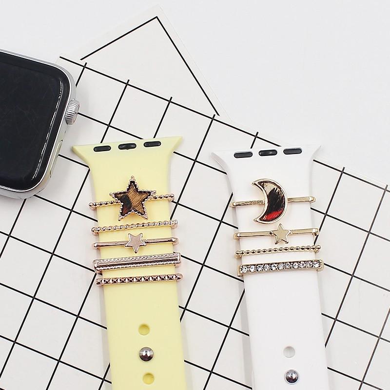 Trendy Silicone Strap for Apple Watch 8 & Samsung - Hot Accessory with Rings/Studs