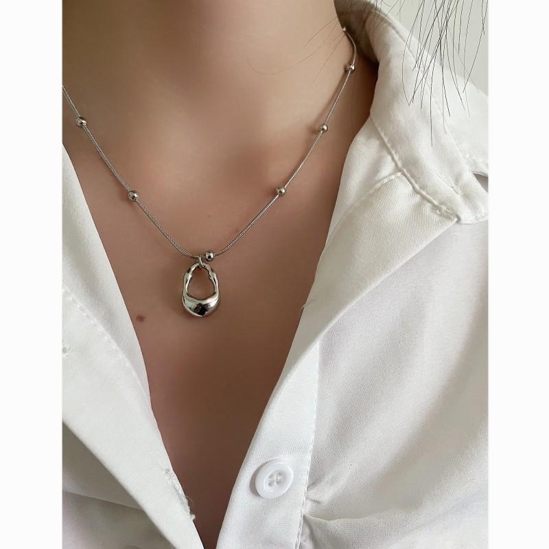Geometric Water Drop Titanium Steel Necklace With Polished Finish For Unisex Stylish Collarbones