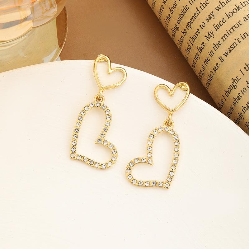Silver Needle Heart Earrings Light Luxury Niche Earrings High-end Simple Elegant Design Heart Hoop for Women