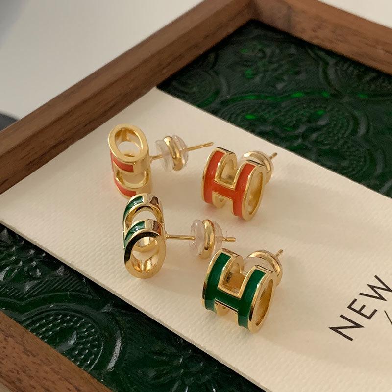 The Same Letter H Stud, Exquisite And Small Design, Light Luxury Atmosphere, High-End Enamel