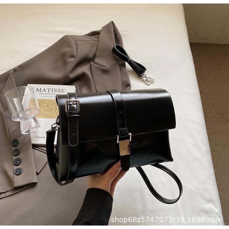 Retro casual commuter bag women's simple and versatile bucket bag 2025 spring niche fashion one-shoulder underarm bag