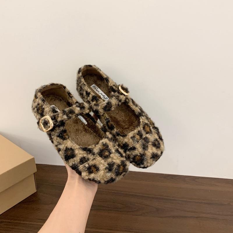 

Korean version of round head inner height increase plush single shoes women s 2025 autumn new late evening breeze retro Mary Jane shoes cotton shoes 40 цветной печати леопарда