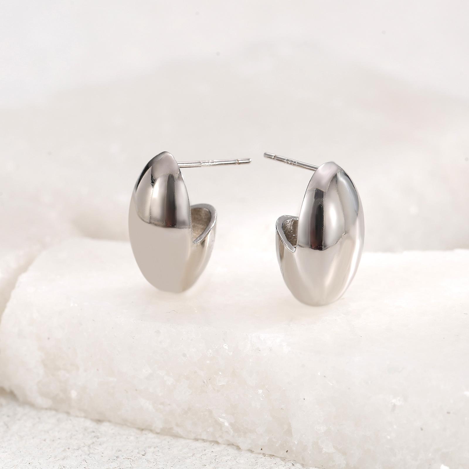 

Серьги 2025 новые серьги-гвоздики Серьги Crowe в форме сердца панк ретро порт серьги преувеличенная индивидуальность женские серьги