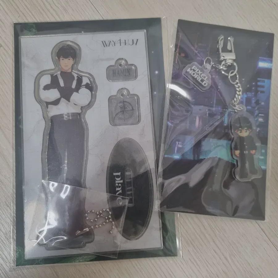

) Plave Hamin Acrylic Stand, Keyring In Bulk