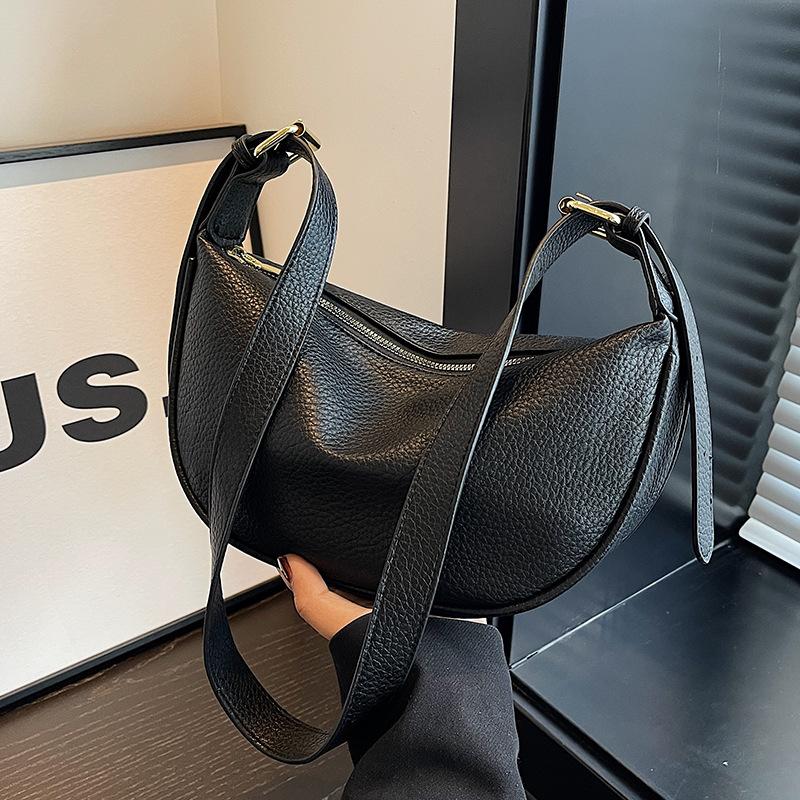 

Large capacity bag women s bag 2024 new niche design shoulder messenger bag high sense Internet celebrity explosion dumpling bag чёрный