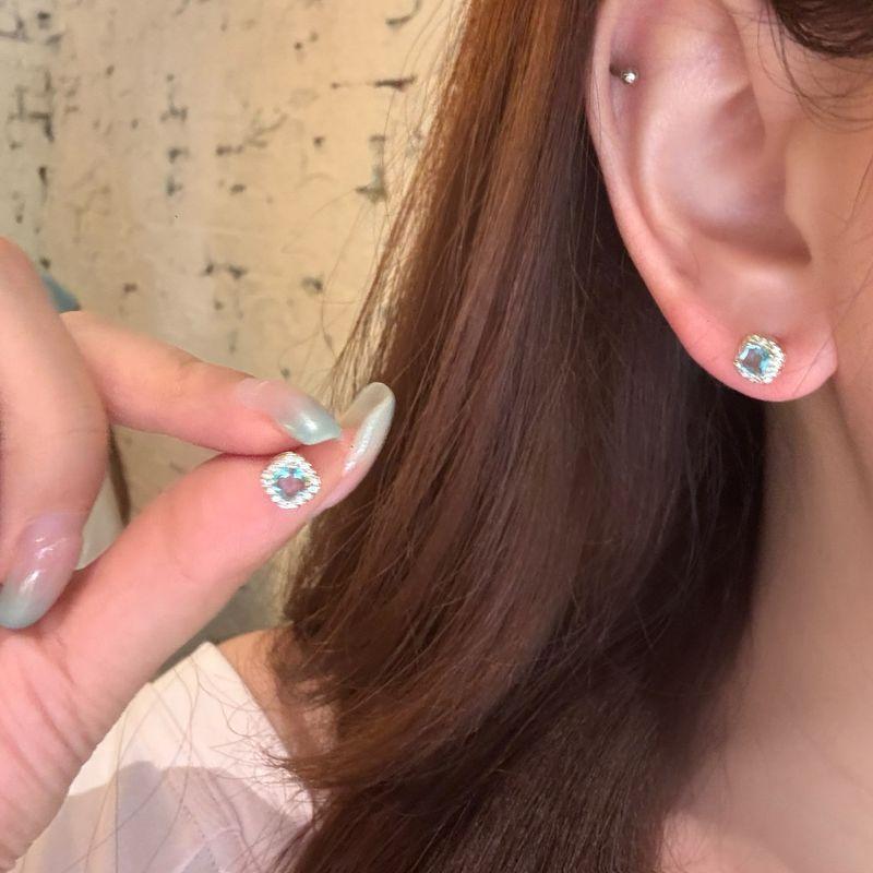 [Peach Tea] All-Match Self-Retention Style! Flash Exquisite Silver Needle Small Square Sugar Zircon Ear Studs High Sense Earrings Women