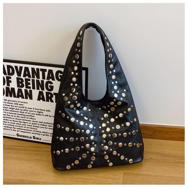 Modische Damen-Schultertasche Designer Luxus Nieten-Tragetasche Büro Große Kapazität Tragetasche Mädchen Punk-Stil Haupttaschen Für Frauen