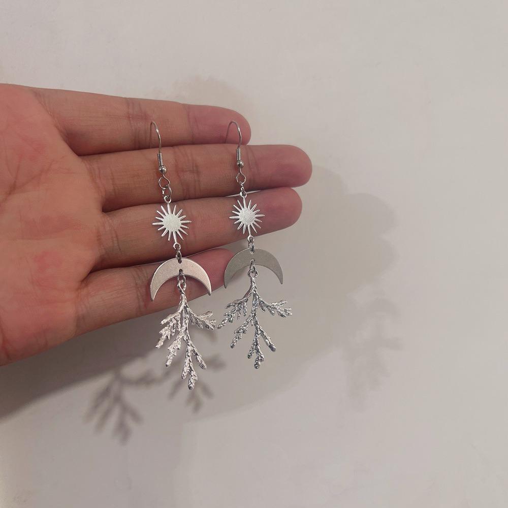 Fashion Temperament Gold Color Tree Branch Sun Crescent Moon Celestial Dangle Earrings for Women Exquisite Bohemian Jewelry Gift