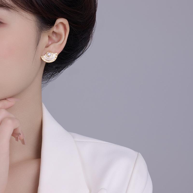 Natural Shell Earrings Women'S Retro Pearls Medieval Vintage Stud Earrings Semi-Round Exaggerated Personality High-End Earrings