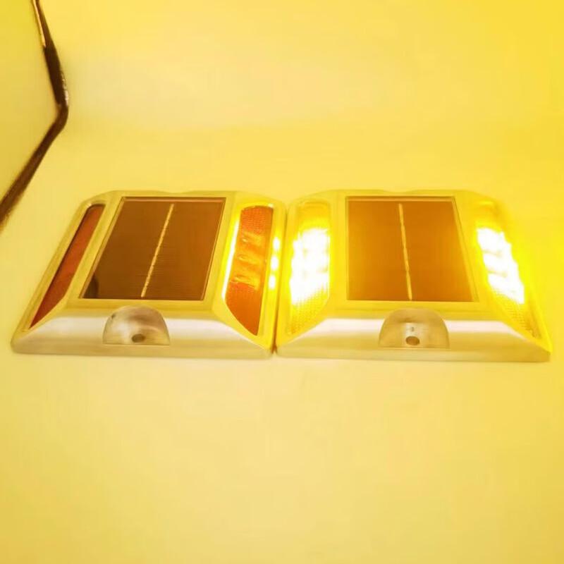 Solar Powered Cast Aluminum Road Stud Flashing Light