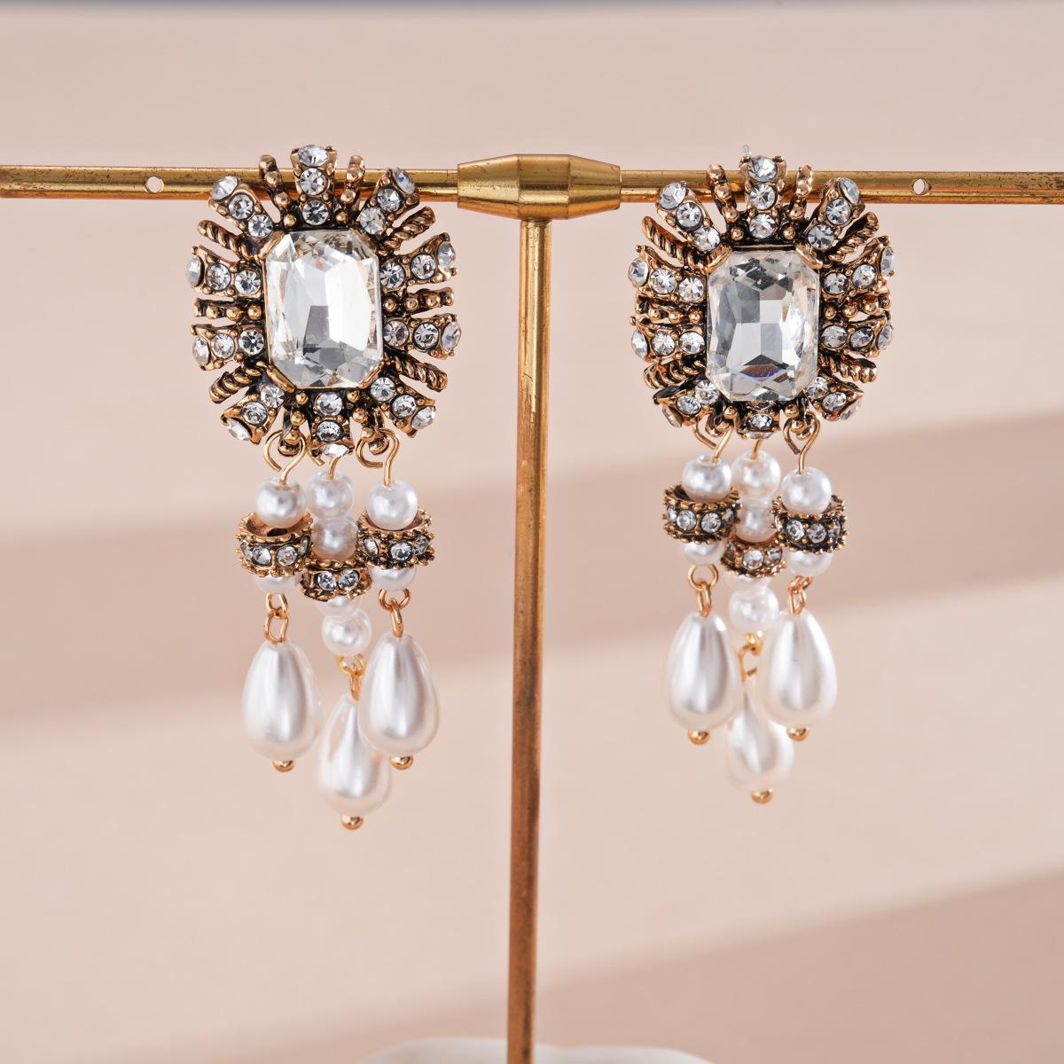 

DIGADAGU Alloy Imitation Pearl Rhinestone Geometric Dangle Earrings New Simple Retro Earrings Women Party Zircon Accessories золотистый