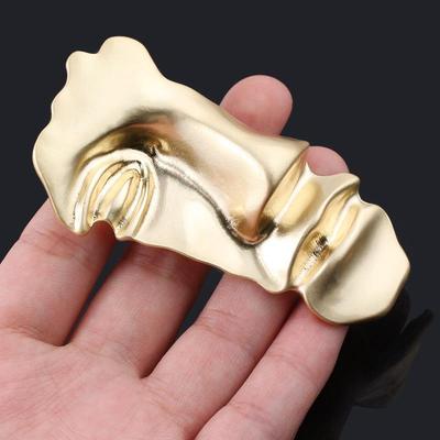 European & American Half-Face Mask Brooch: Trendy Gold-Tone Art Badge