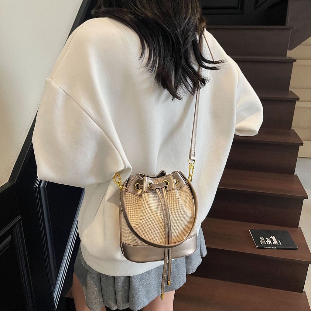 Canvas Bucket Bag For Women With Drawstring Closure And Inner Zipper Pocket For Daily Use