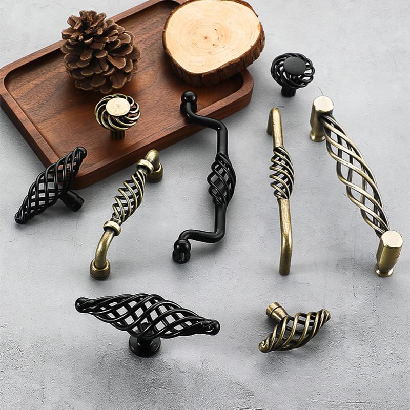 Dekorativer Vogelkäfig Bronzegriffe für einen Vintage-Look an Schränken