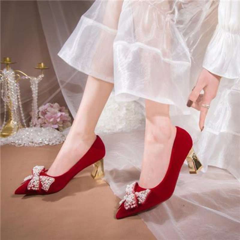 Red wedding shoes women's flat 2025 new bridal shoes are not tired, pregnant women can wear Chinese-style Xiuhe wedding shoes